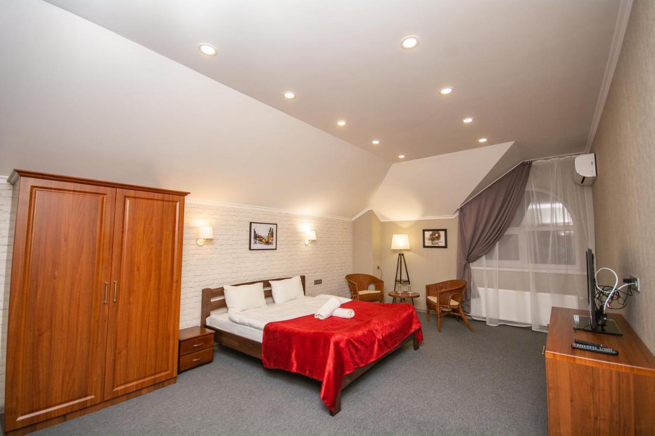 Три Сімки Hotel Вишхород Екстериор снимка