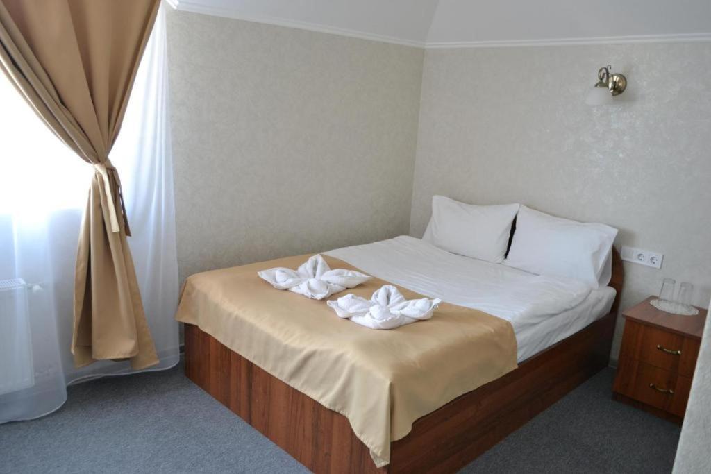 Три Сімки Hotel Вишхород Екстериор снимка