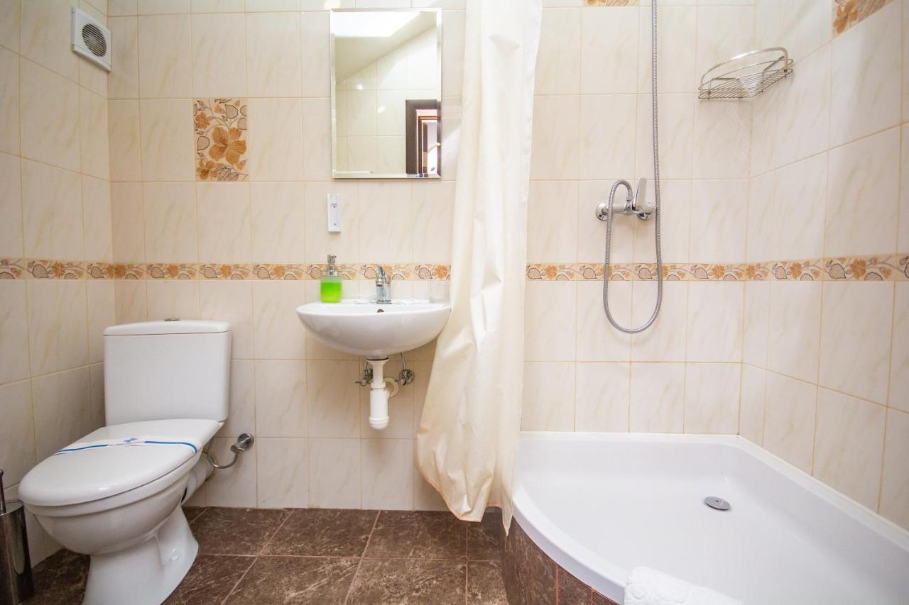 Три Сімки Hotel Вишхород Екстериор снимка