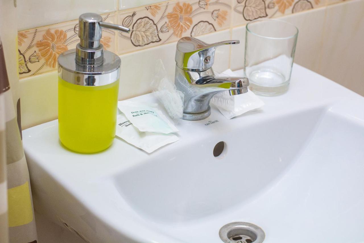 Три Сімки Hotel Вишхород Екстериор снимка