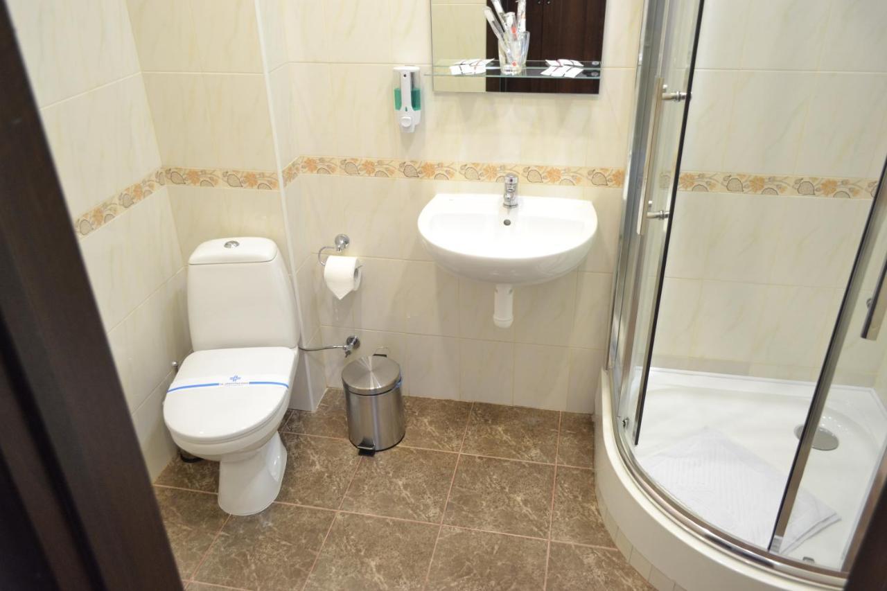 Три Сімки Hotel Вишхород Екстериор снимка