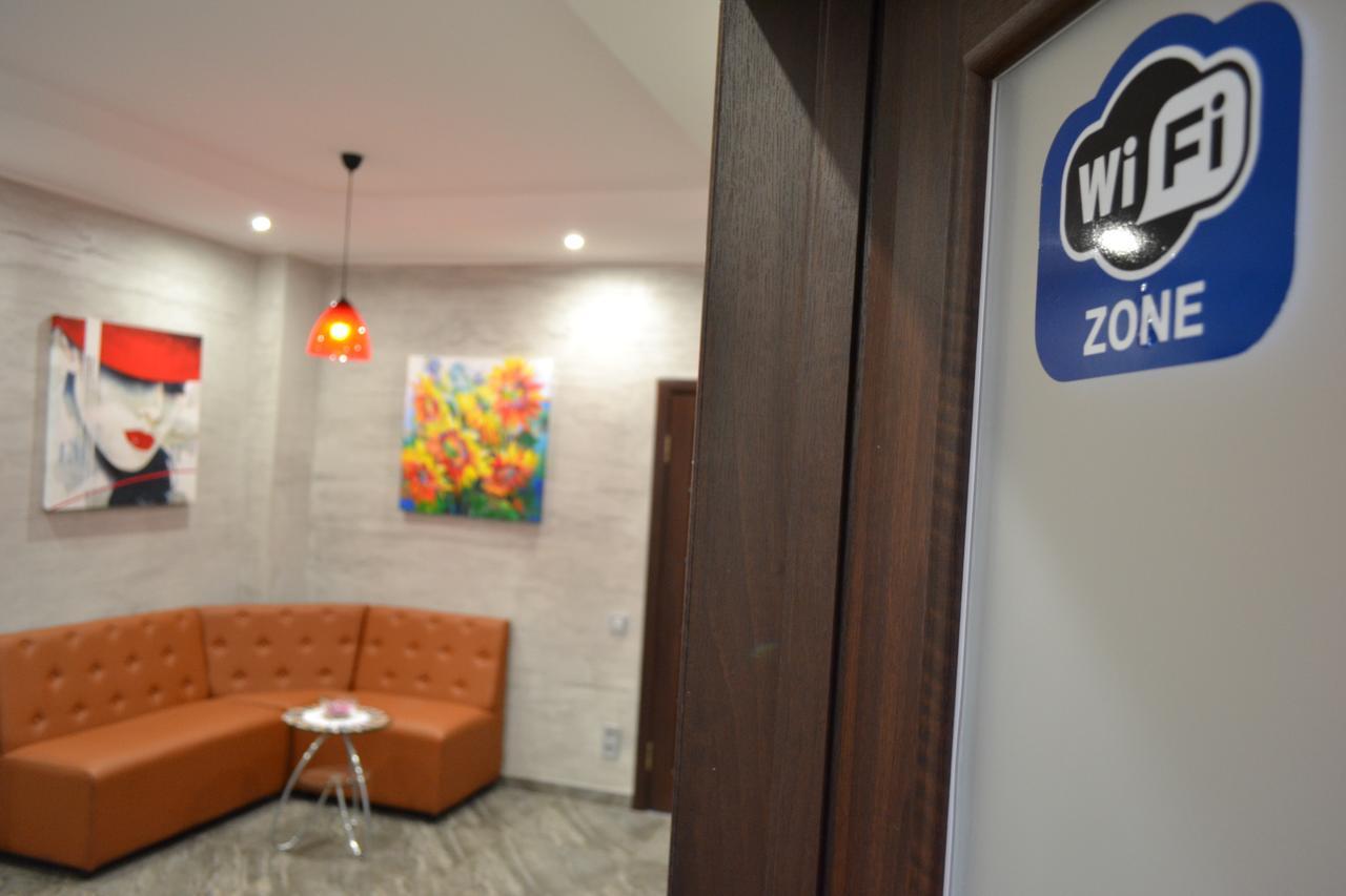 Три Сімки Hotel Вишхород Екстериор снимка