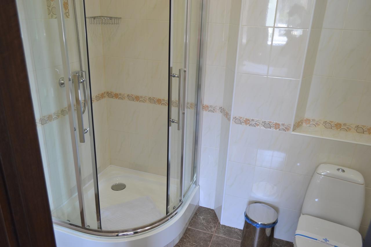 Три Сімки Hotel Вишхород Екстериор снимка