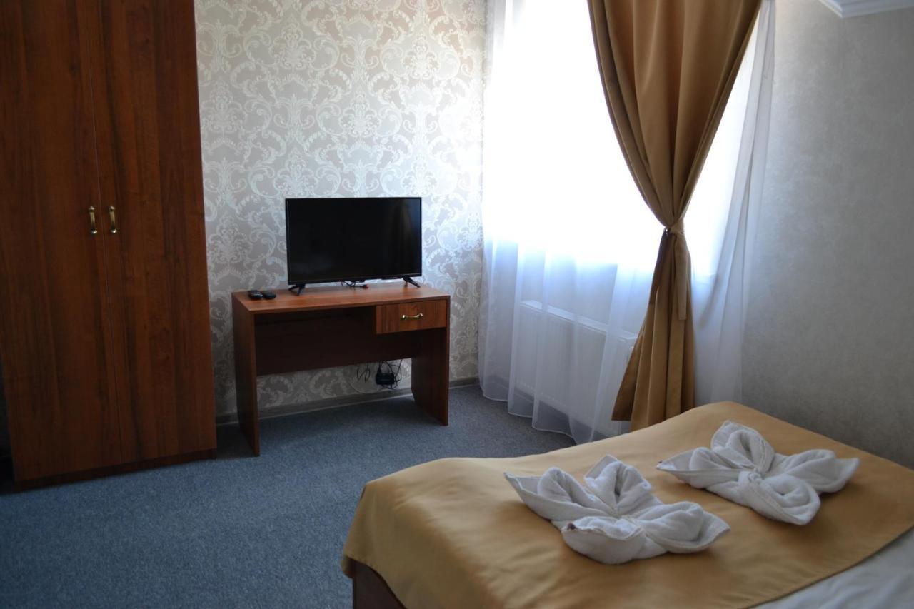 Три Сімки Hotel Вишхород Екстериор снимка