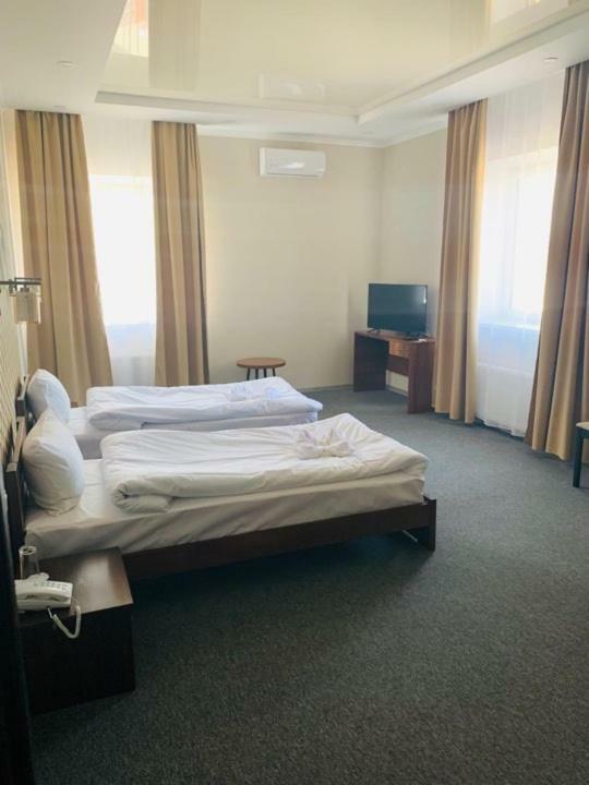 Три Сімки Hotel Вишхород Екстериор снимка
